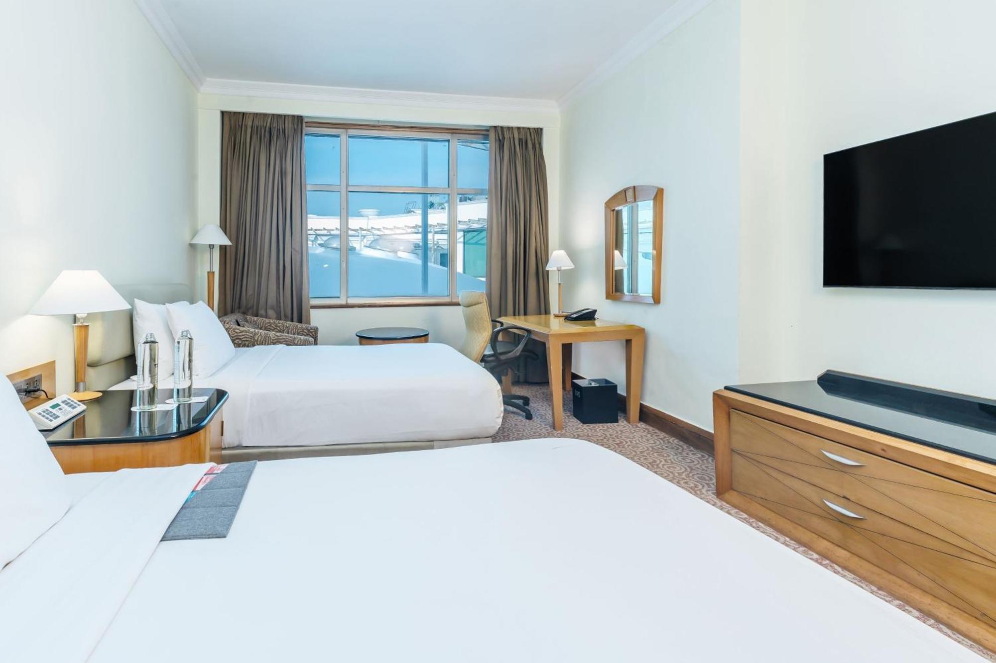 Le Royal Meridien Ченай Екстериор снимка