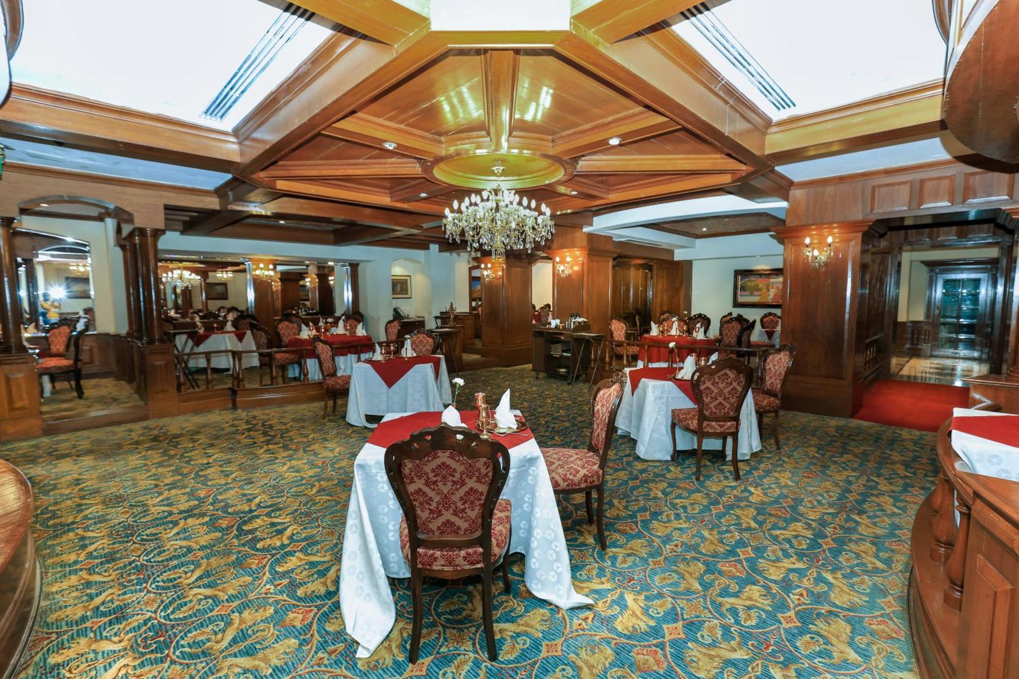 Le Royal Meridien Ченай Екстериор снимка